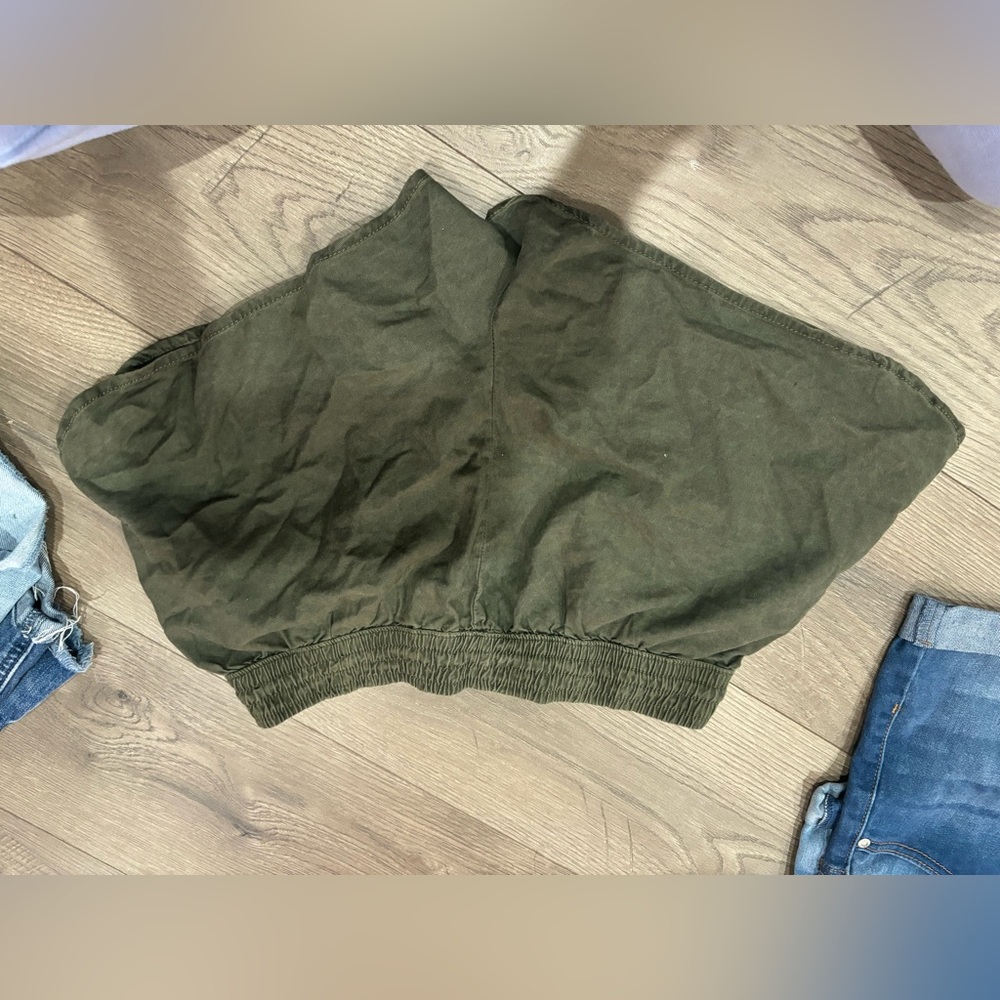 Shorts - Picture 3 of 3